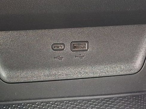 Used 2025 Chevrolet Equinox LT AWD/4WD image 13
