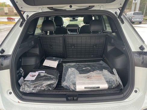 New 2026 Volkswagen Tiguan SE R-Line image 23