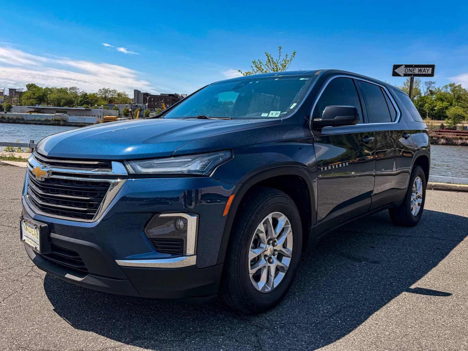 Used 2022 Chevrolet Traverse LS FWD image 3