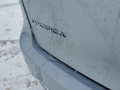 Certified 2024 Chrysler Pacifica Touring-L image 28