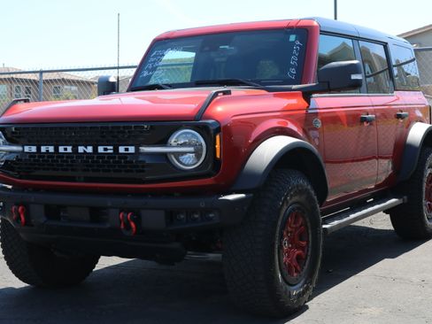 Certified 2024 Ford Bronco Wildtrak AWD/4WD image 2