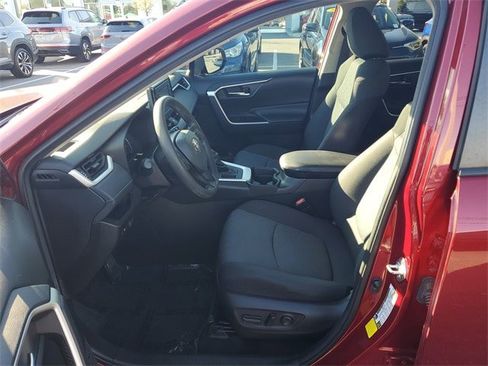 Used 2021 Toyota RAV4 XLE image 17