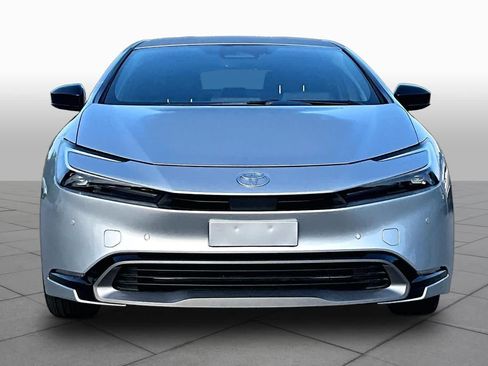 Used 2024 Toyota Prius XLE FWD image 3