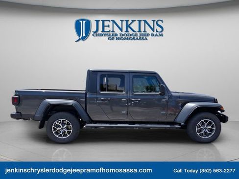 New 2025 Jeep Gladiator Sport image 2