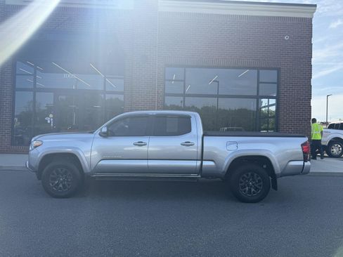 Used 2023 Toyota Tacoma SR5 w/ Technology Package AWD/4WD image 3