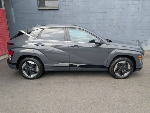 Used 2024 Hyundai Kona Limited FWD image 2