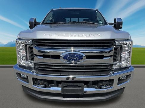 Used 2019 Ford F250 XLT w/ XLT Premium Package AWD/4WD image 2