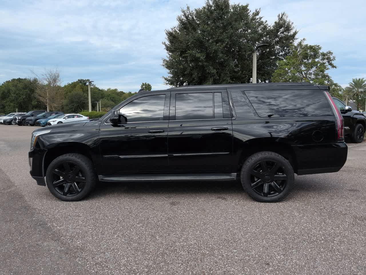 Used 2016 Cadillac Escalade ESV Luxury AWD/4WD image 3