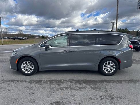 Used 2022 Chrysler Pacifica Touring-L image 2