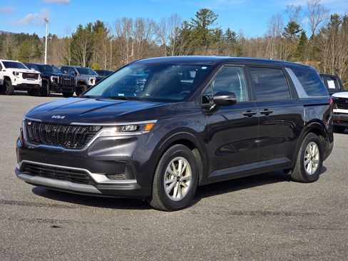 Used 2024 Kia Carnival LX image 2