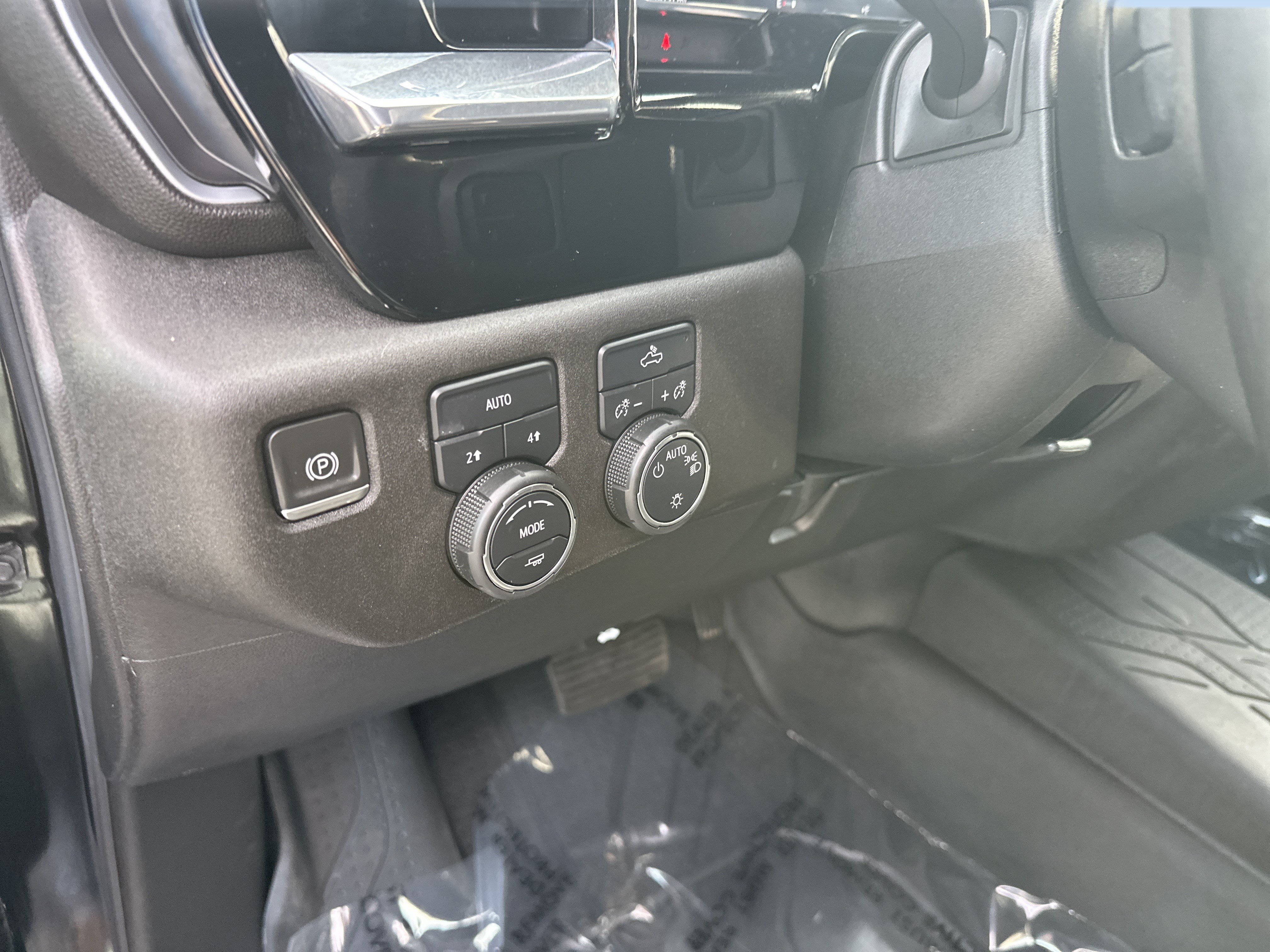 Certified 2024 Chevrolet Silverado 1500 LT AWD/4WD image 15