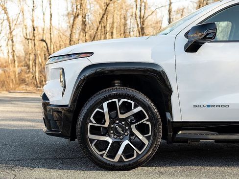 New 2024 Chevrolet Silverado EV RST image 11