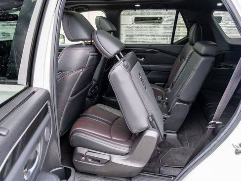 Used 2025 Honda Pilot Black Edition image 27