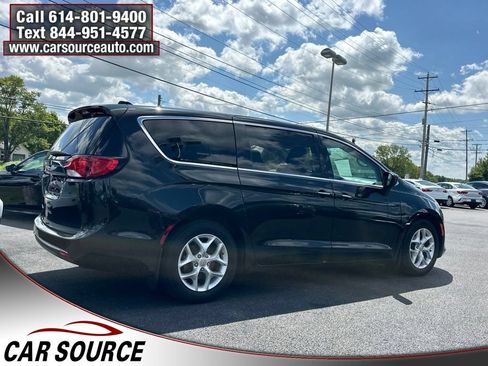 Used 2017 Chrysler Pacifica Touring Plus w/ Tire & Wheel Group FWD image 7