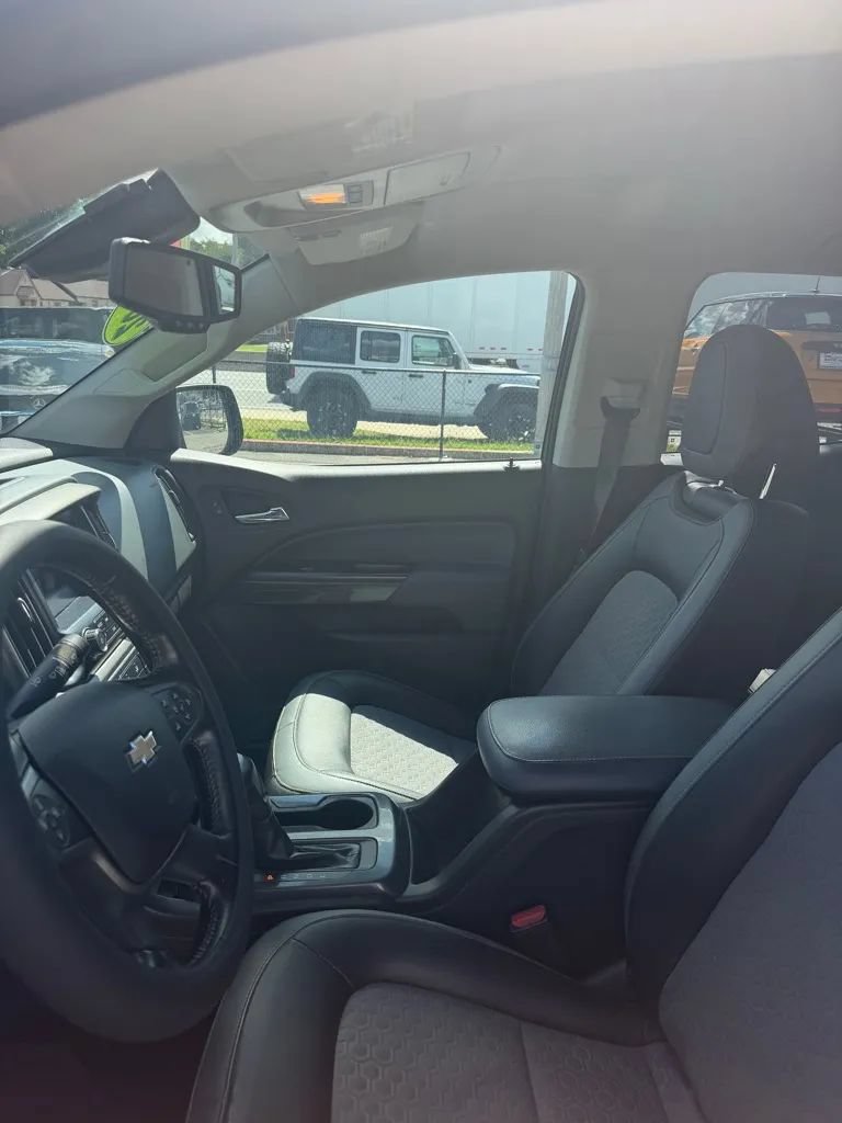Used 2017 Chevrolet Colorado Z71 w/ Z71 Midnight Edition AWD/4WD image 11