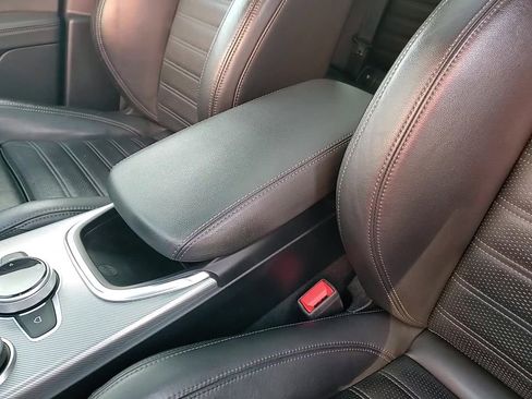 Used 2023 Alfa Romeo Stelvio Veloce image 19