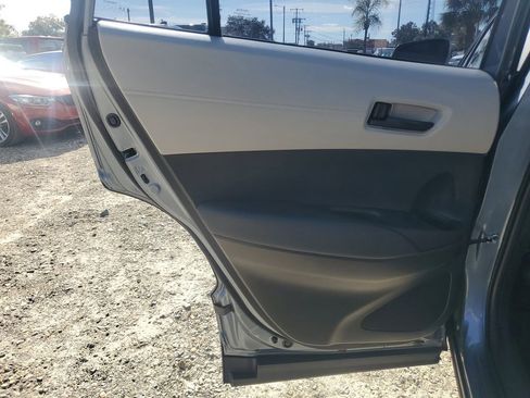 Used 2025 Toyota Corolla Cross L image 8