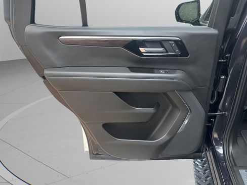 Used 2025 Chevrolet Tahoe Z71 image 17