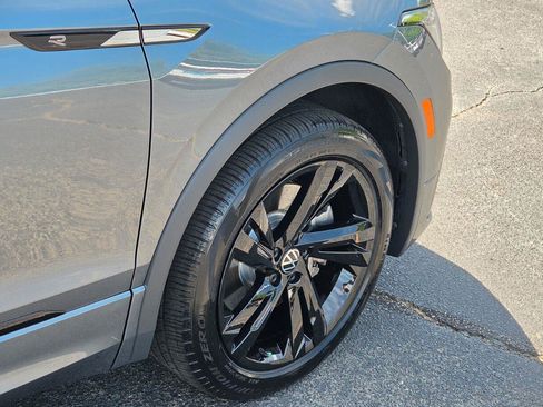 Used 2023 Volkswagen Tiguan SE R-Line AWD/4WD image 16