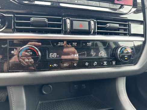 Used 2025 Nissan Pathfinder SV AWD/4WD image 16