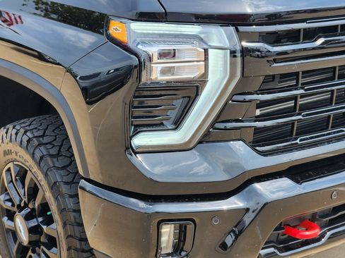 Used 2026 Chevrolet Silverado 2500 LTZ w/ LTZ Plus Package AWD/4WD image 9
