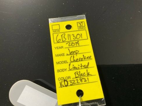 Used 2019 Jeep Cherokee Limited w/ Luxury Group AWD/4WD image 42