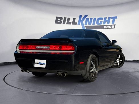 Used 2014 Dodge Challenger SXT image 5