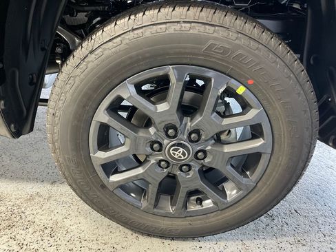New 2025 Toyota Tundra Platinum AWD/4WD image 29