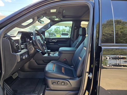 Certified 2024 GMC Sierra 1500 AT4 w/ Technology Package AWD/4WD image 9