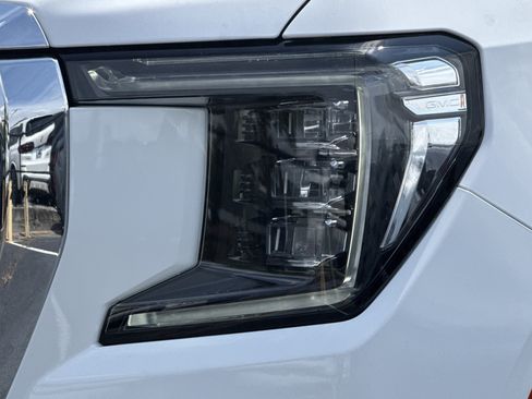 Used 2021 GMC Yukon SLT w/ SLT Premium Package AWD/4WD image 5
