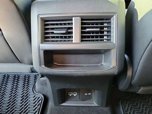 Used 2020 Volkswagen Atlas Cross Sport SE image 15