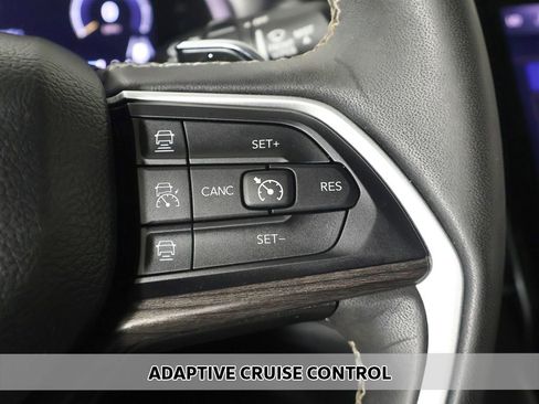 Used 2023 Jeep Grand Cherokee L Limited w/ Black Appearance Package AWD/4WD image 4