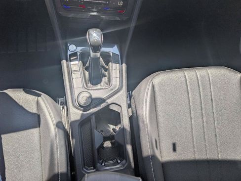 Used 2022 Volkswagen Tiguan SE AWD/4WD image 15