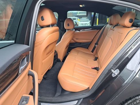 Used 2019 BMW 530e w/ Premium Package image 13