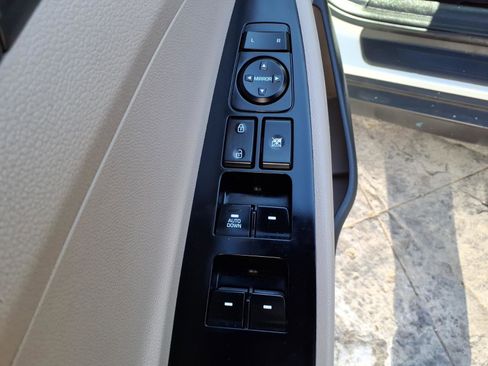 Used 2018 Hyundai Tucson SE w/ Cargo Package image 13