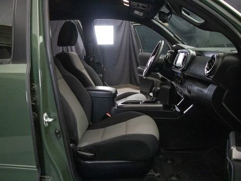 Used 2021 Toyota Tacoma TRD Off-Road w/ Technology Package image 17