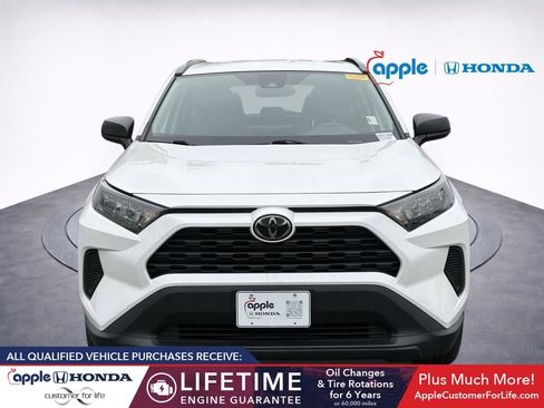 Used 2021 Toyota RAV4 LE AWD/4WD image 2