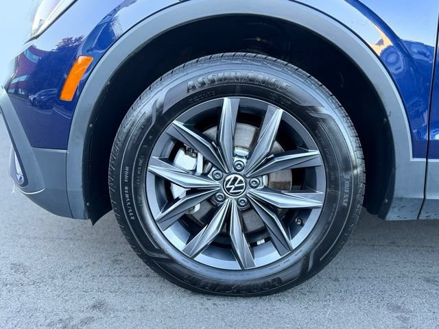 Used 2024 Volkswagen Tiguan SE AWD/4WD image 28