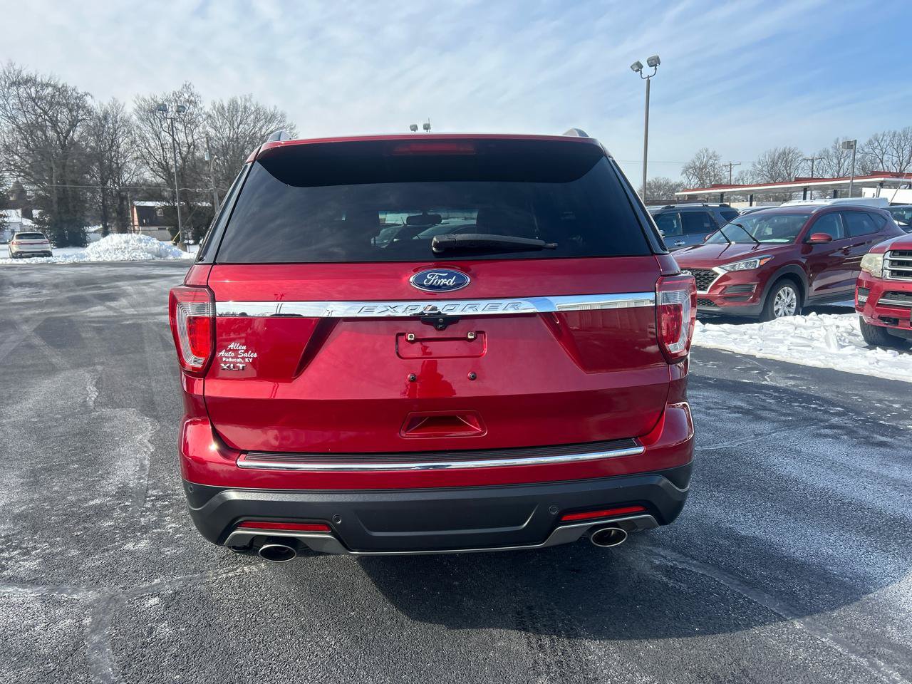 Used 2018 Ford Explorer XLT w/ Equipment Group 202A FWD image 6