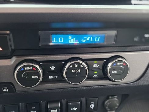 Used 2021 Toyota Tacoma TRD Sport w/ Technology Package AWD/4WD image 32
