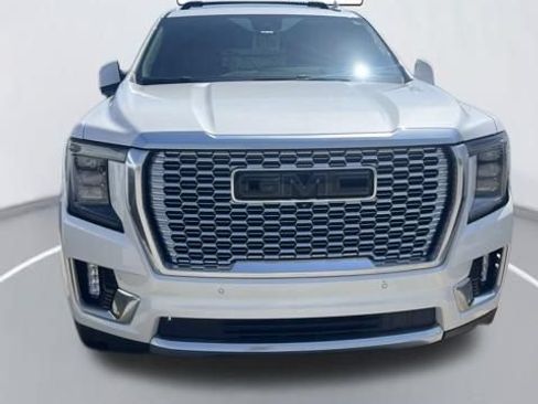 Used 2023 GMC Yukon Denali AWD/4WD image 2