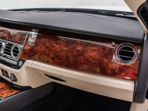 Used 2010 Rolls-Royce Ghost RWD image 27