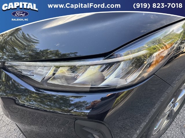 Certified 2025 Ford Escape ST-Line Select AWD/4WD image 11