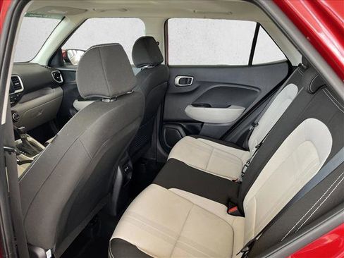 Used 2025 Hyundai Venue SEL FWD image 9