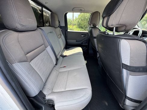 Used 2022 Nissan Frontier SV AWD/4WD image 15