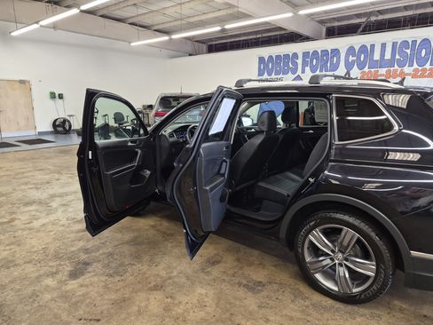 Used 2020 Volkswagen Tiguan SEL FWD image 14