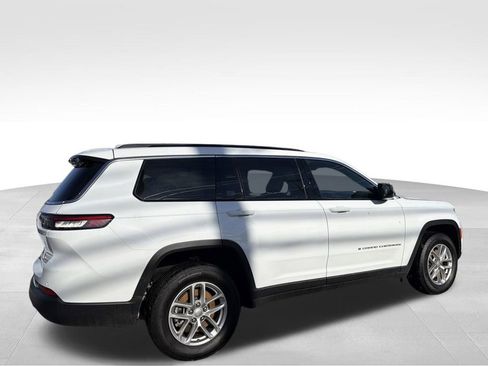 Certified 2025 Jeep Grand Cherokee L Laredo image 9