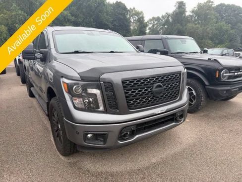 Used 2019 Nissan Titan SL AWD/4WD image 4
