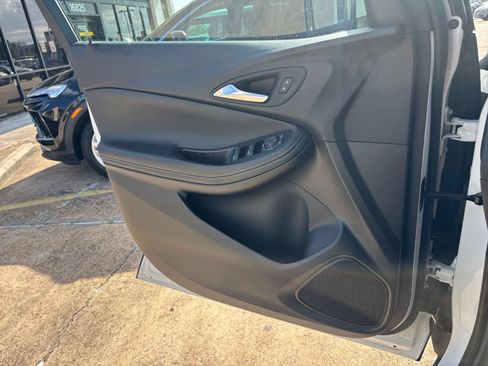 Used 2025 Buick Encore GX Preferred FWD image 18