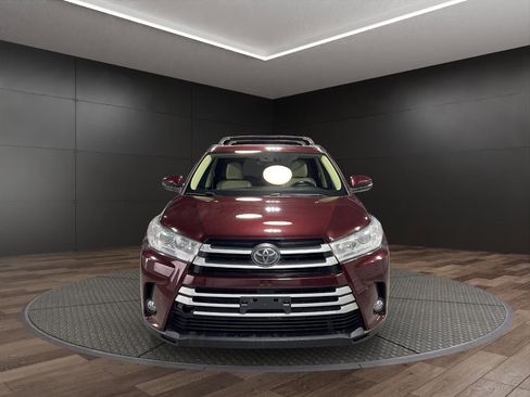 Used 2017 Toyota Highlander XLE image 3